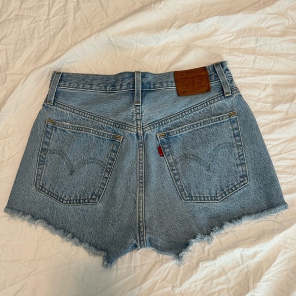 Levi’s 501 High waisted denim shorts - Picture 2 of 2